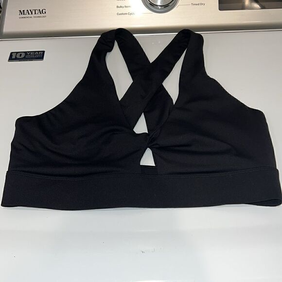 Fabletics Twist Front Medium Impact Black Bra size XL- excellent condition - Picture 2 of 10